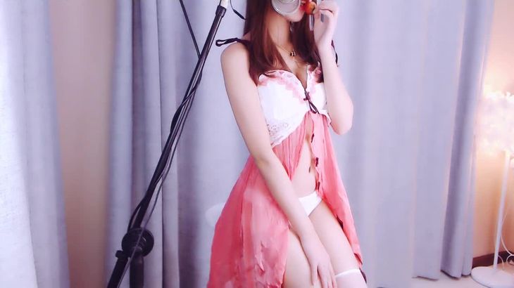 [小奶瓶]经典吃草莓舔耳助眠