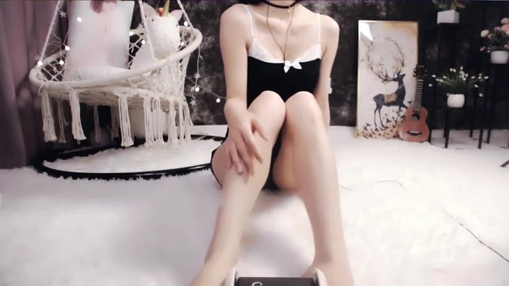 [虎牙圈圈]魔法书福利 裸足按摩