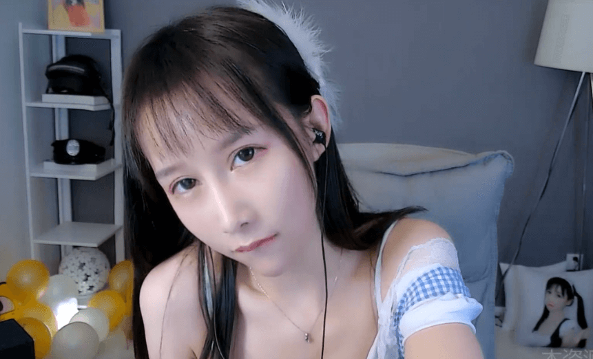 第七期虎牙阿稀稀大魔王ASMR福利视频眼神太诱人