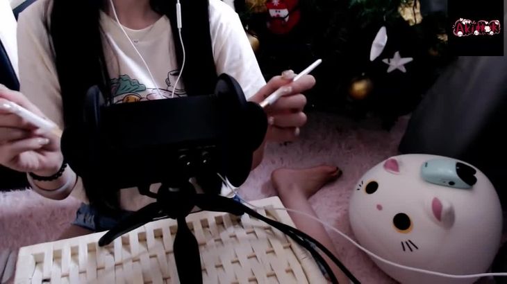 [Aki秋水ASMR]新年快乐happy new year！刷刷耳朵舒服一下~涂了绿色的指甲油嘻嘻